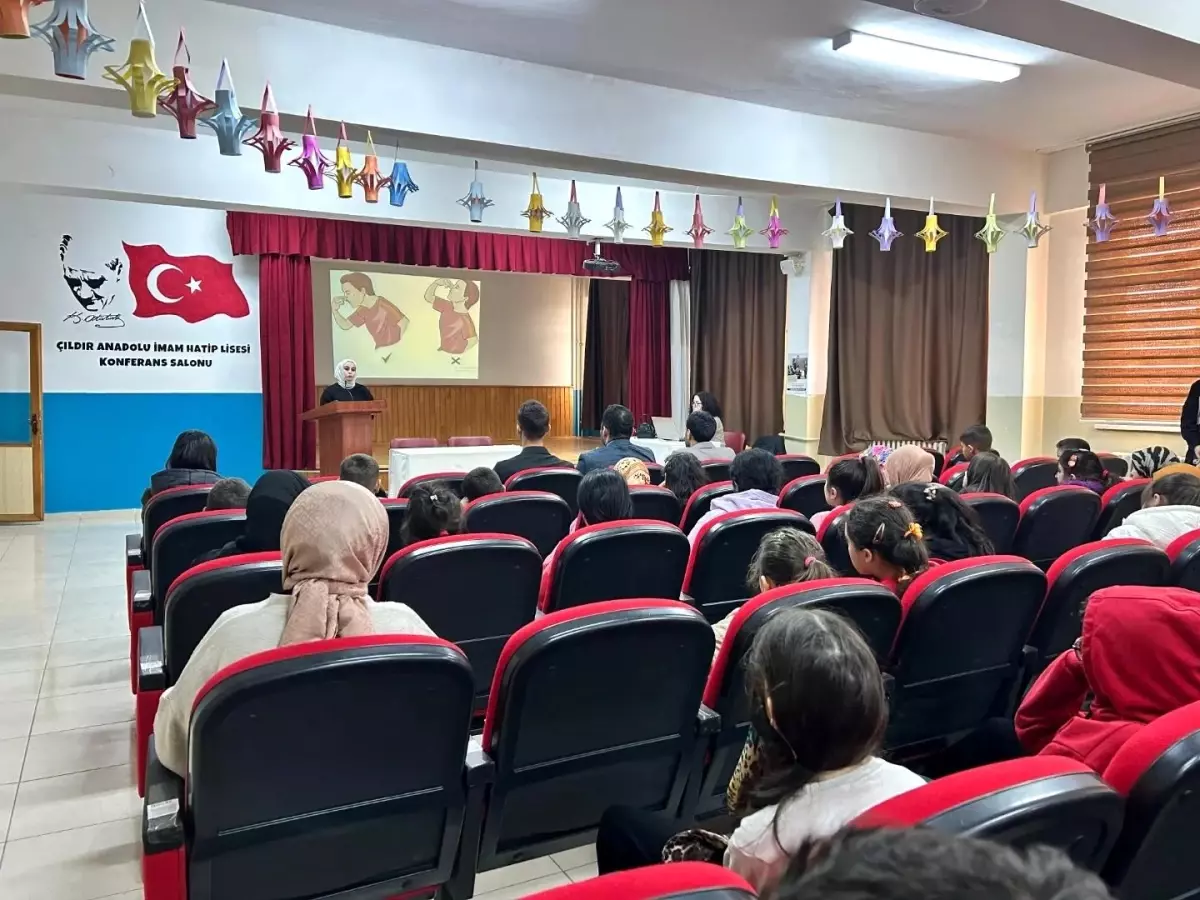 Çıldır Devlet Hastanesi, Öğrencilere Bağımlılıkla Mücadele ve İlk Yardım Eğitimi Verdi